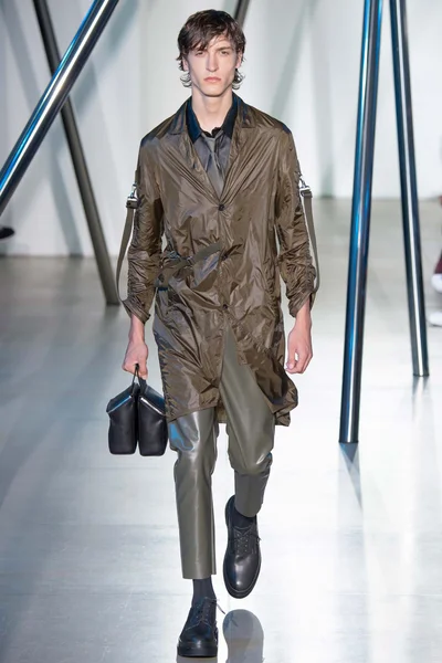 Look 30